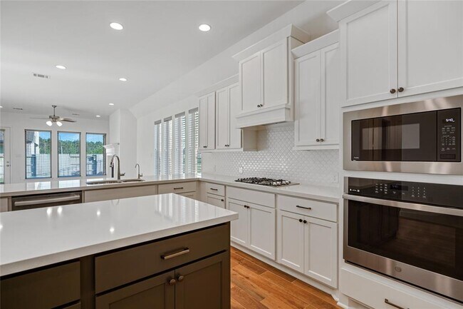 Building Photo - 15906 Golden Trails Ct