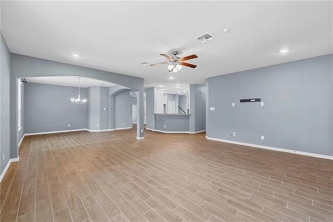 Building Photo - 605 Lister Dr
