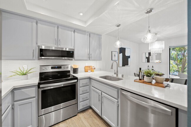 Building Photo - 906 La Barbera Dr