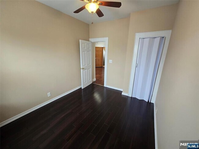 Building Photo - 158 Knapp Ave
