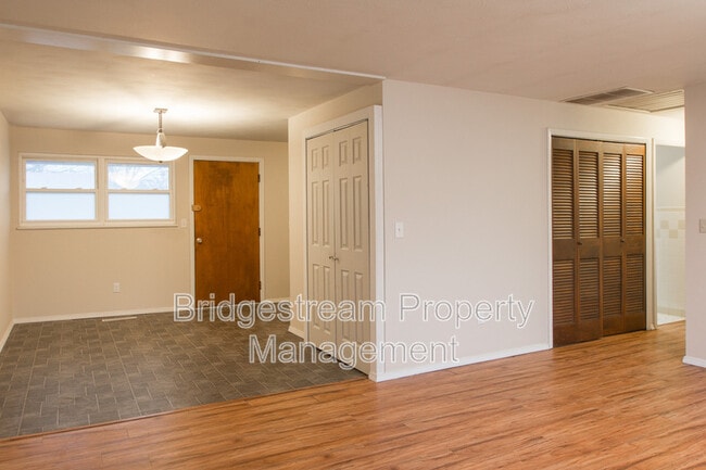 Building Photo - 5280 Monitor Dr