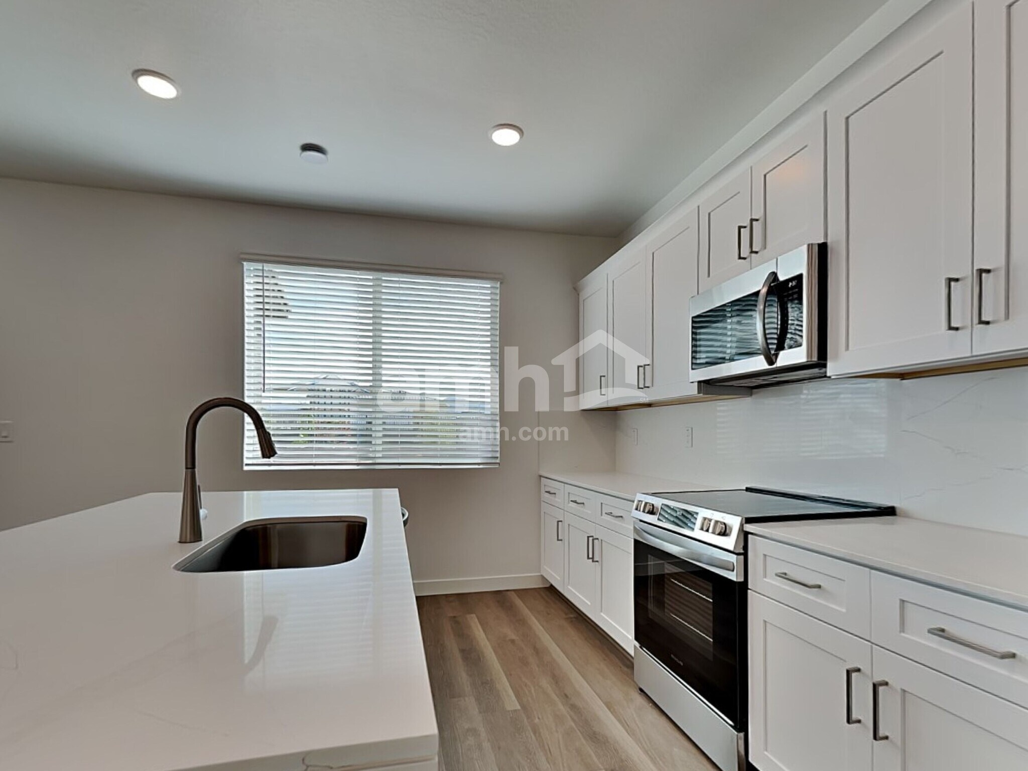 Building Photo - 9721 W Tamarisk Ave
