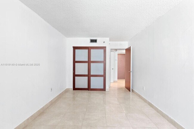 Building Photo - 850 N Miami Ave