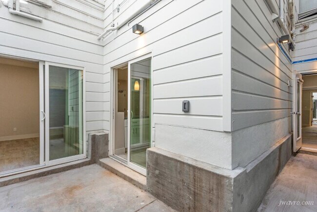 Building Photo - 1630 California St
