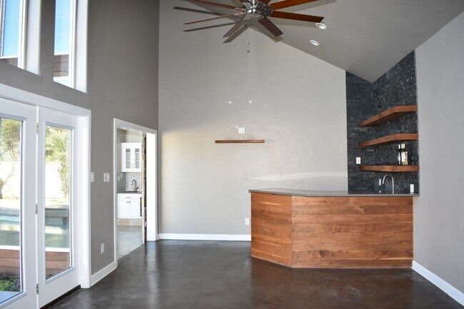 Building Photo - Modern home with pool in Arlington