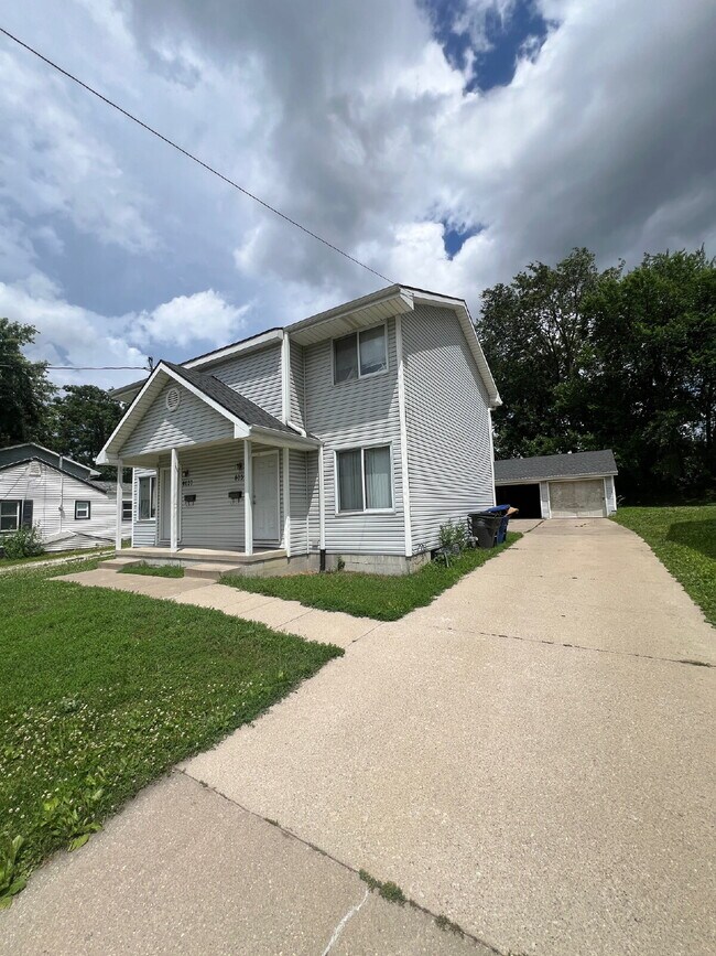 Building Photo - Recently Renovated 2Br / 1.5Ba Home with D...