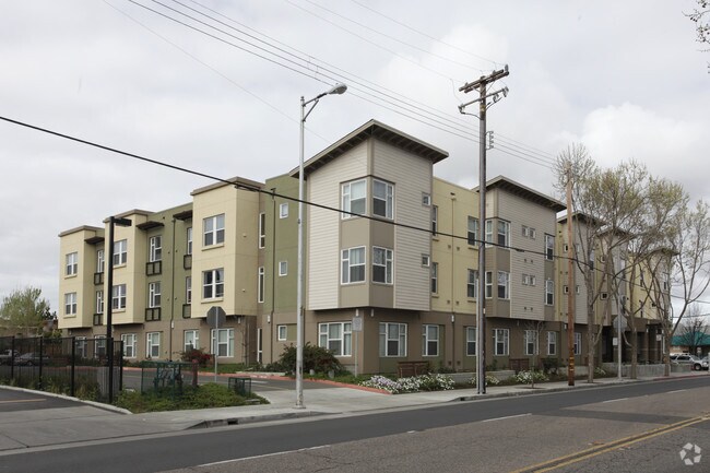 Primary Photo - Estabrook Place