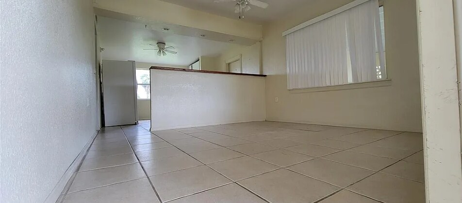 Building Photo - 2483 Lakeshore Cir