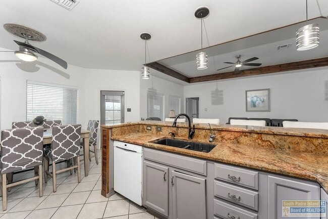 Building Photo - 1 Torrey Pines Dr