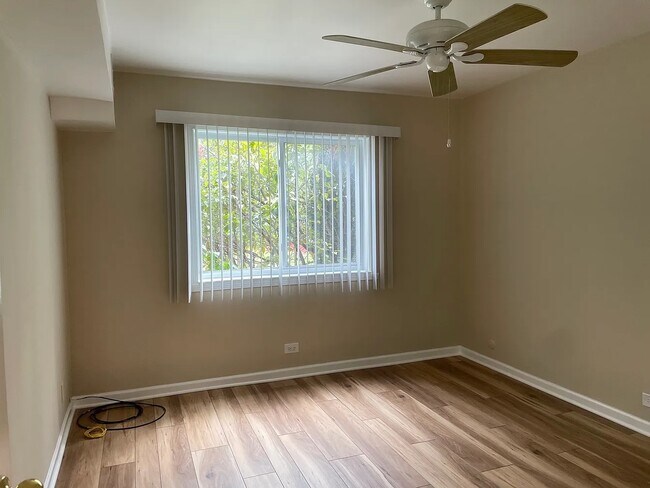 Building Photo - 9437 Bay Colony Dr