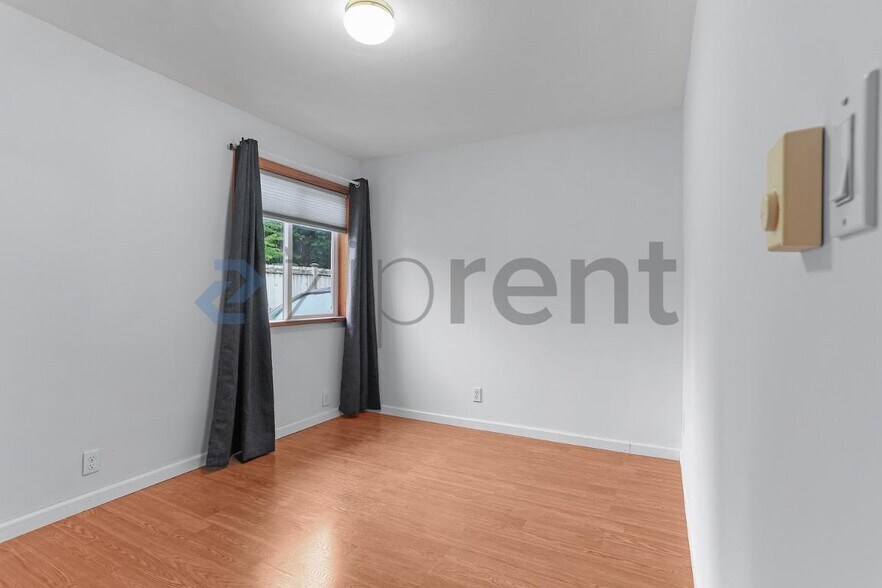 Building Photo - Unit