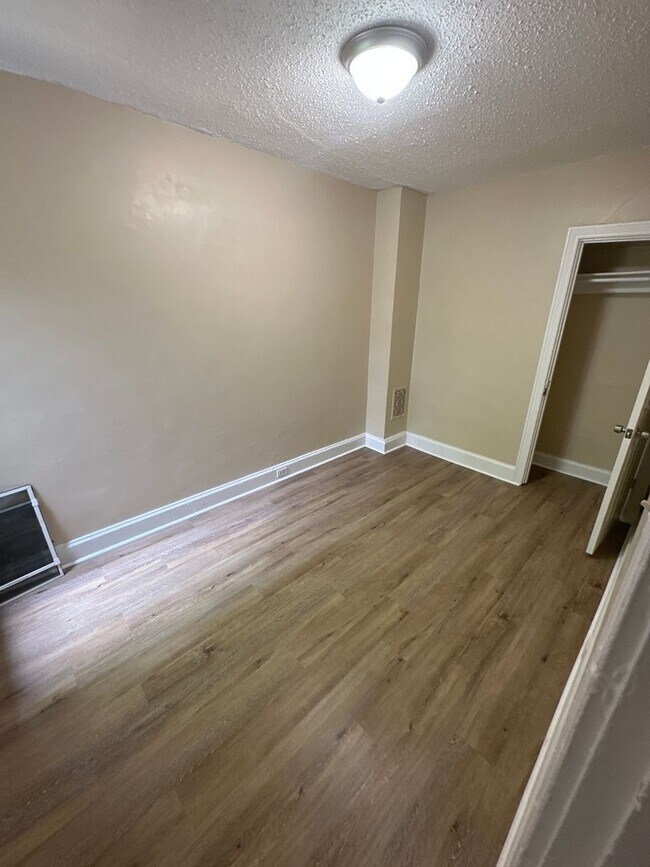 Building Photo - Spacious 4-bedroom uptown Harrisburg