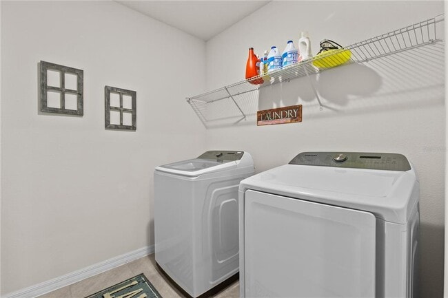 Building Photo - 9025 Pyrus St