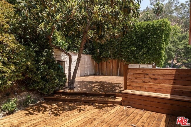 Building Photo - 2030 Laurel Canyon Blvd