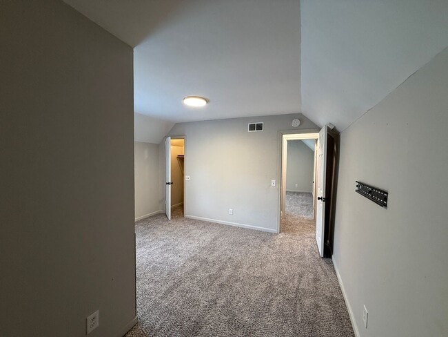 Building Photo - 3 Bed 2 Bath House