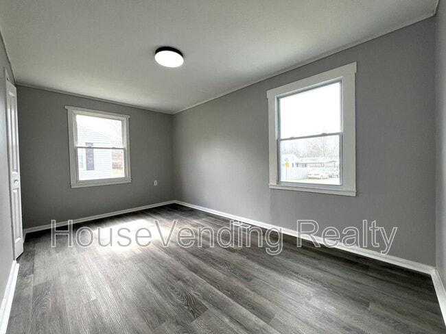 Building Photo - 318 Main Rd