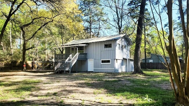 Building Photo - 5816 Pinehurst Dr