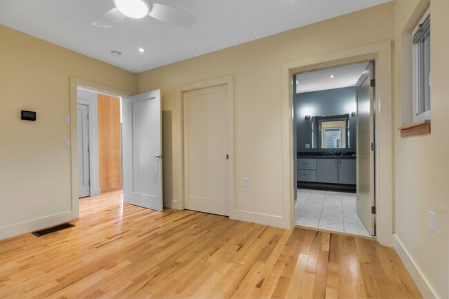 Building Photo - 1 Shoreline Dr