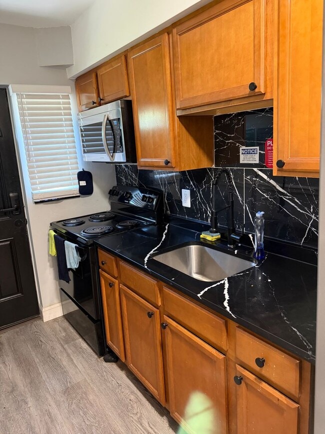 Building Photo - 2848 Edgecombe Cir S