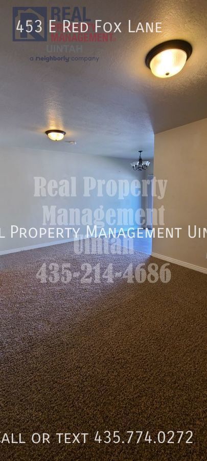Building Photo - 453 E Red Fox Ln