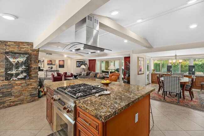 Building Photo - 70801 Fairway Dr
