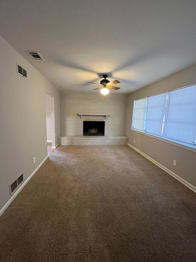 Building Photo - 10032 Ferguson Ave