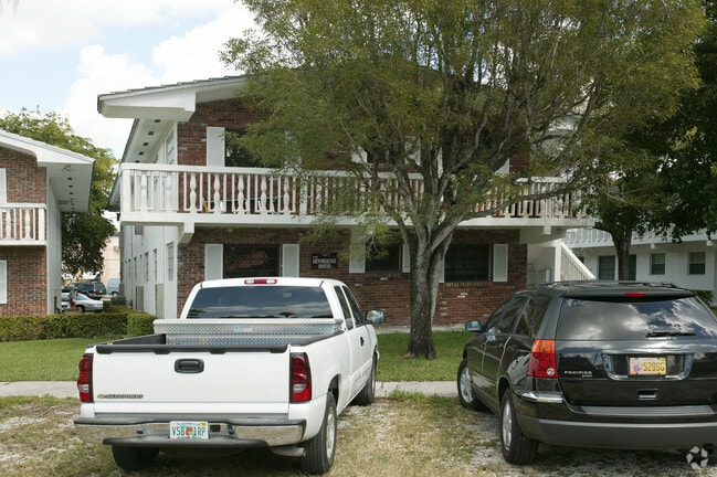 401 Crescent Dr. - Devonshire Apartments