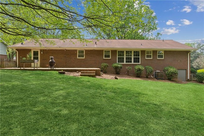 Building Photo - 345 Meadow Dr