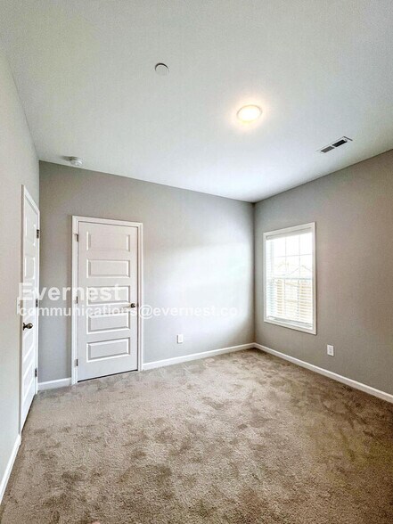Building Photo - 1305 Ventura Ln