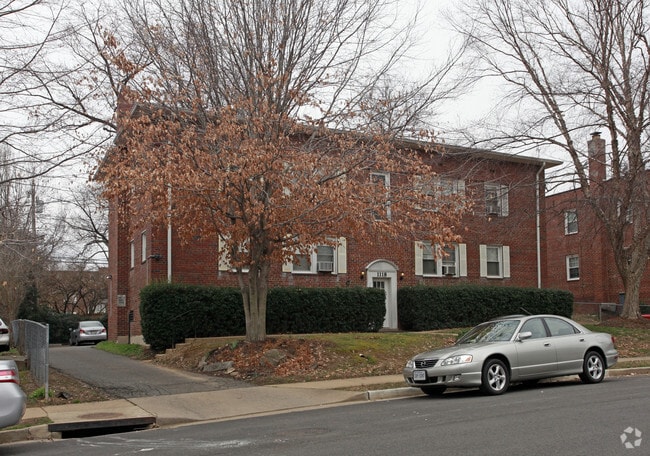 Building Photo - 1118 N Kenilworth St