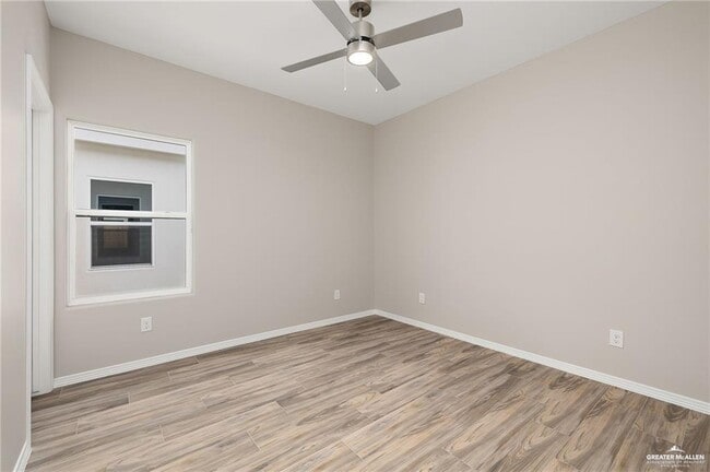 Building Photo - 4220 W Walnut Ave