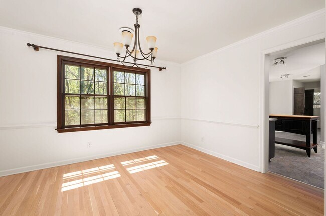 Building Photo - Spacious Canterbury Hills Home
