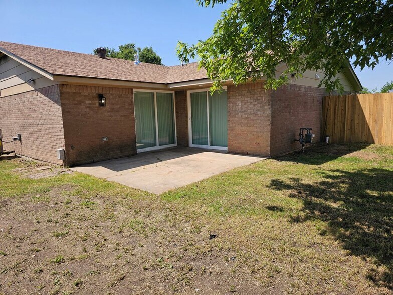 Building Photo - 8606 Brookline Ave