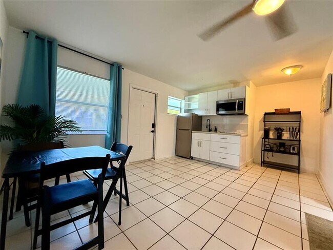 Building Photo - 3208 Canal Dr