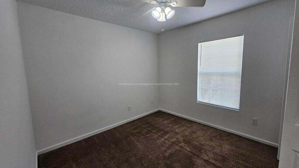 Building Photo - 9453 Thorn Glen Rd