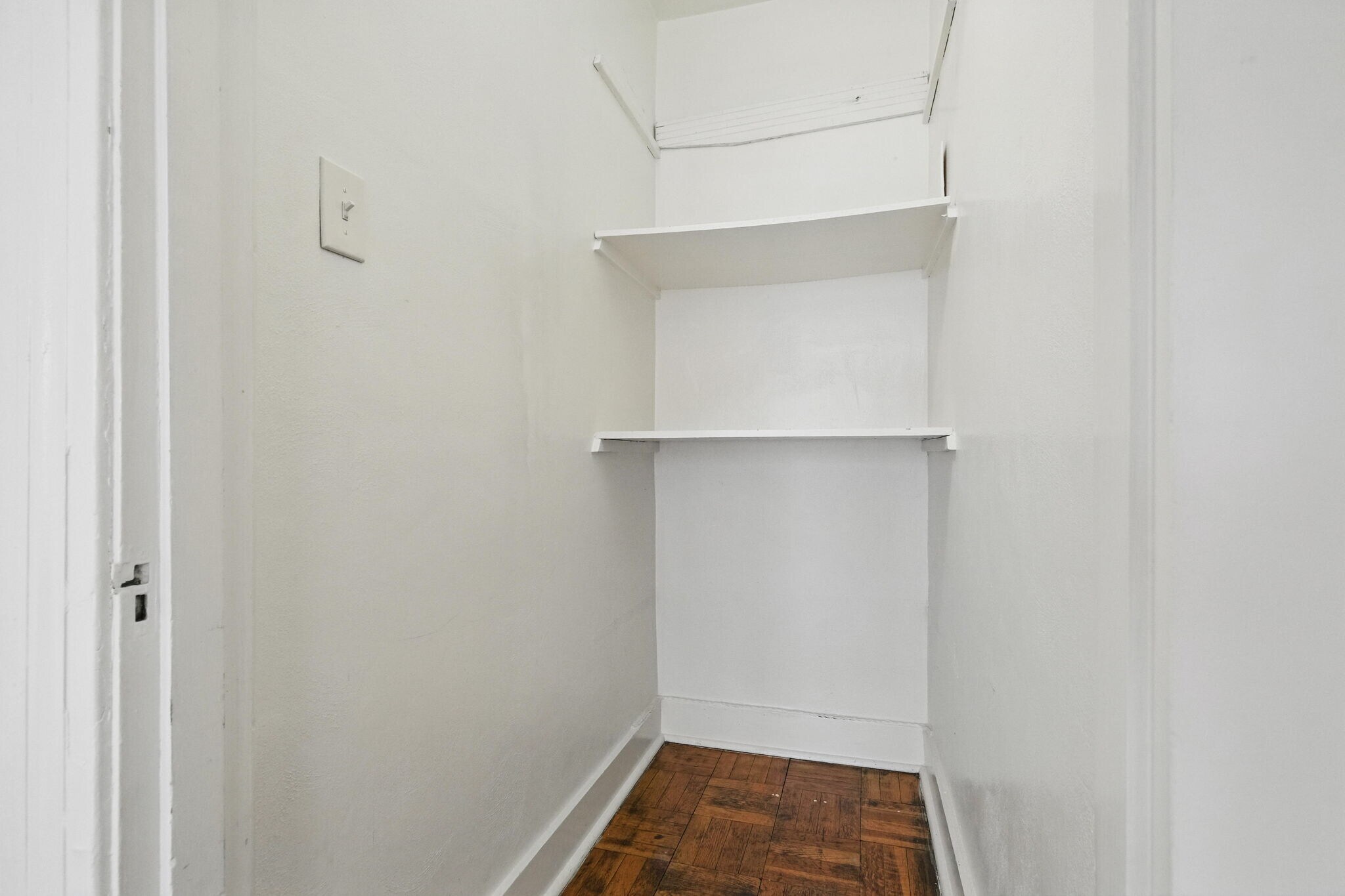 Building Photo - 5646 Hobart St