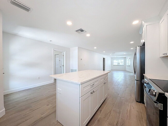 Building Photo - 200 176th Terrace E