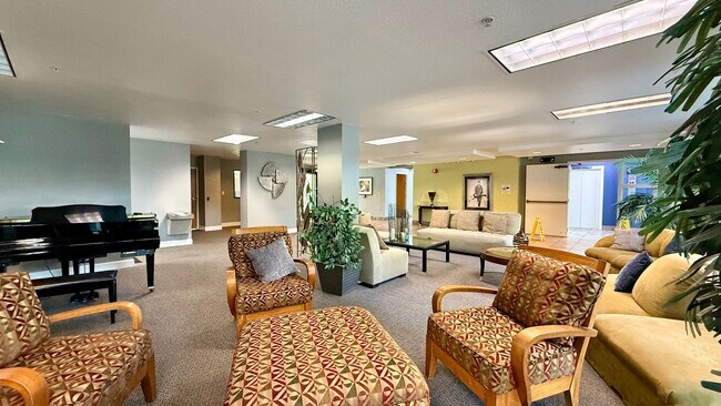 Building Photo - Beautiful Apartment on E Kiowa