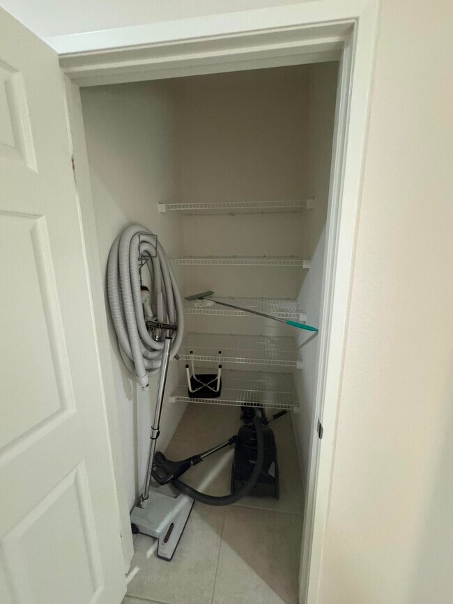 Building Photo - 39354 Falconwood Ct