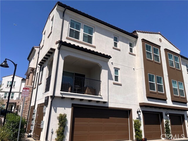 Building Photo - 9831 La Serna Dr