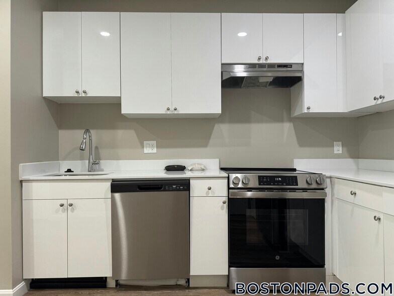 Building Photo - 50 Evergreen St