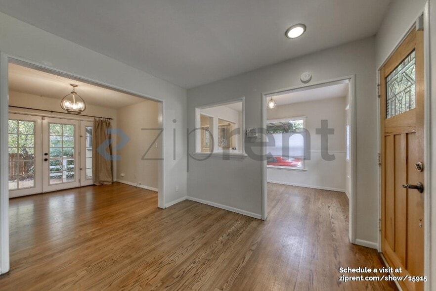 Building Photo - 5142 Balboa Blvd