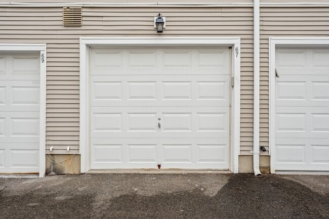 Building Photo - 67 Bentley Ct