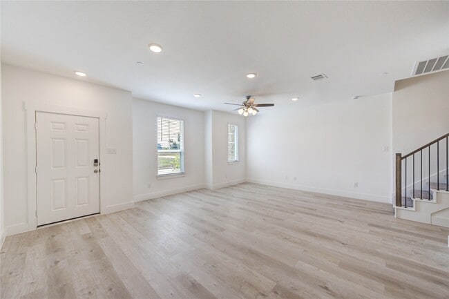 Building Photo - 11914 Carvalho Dr
