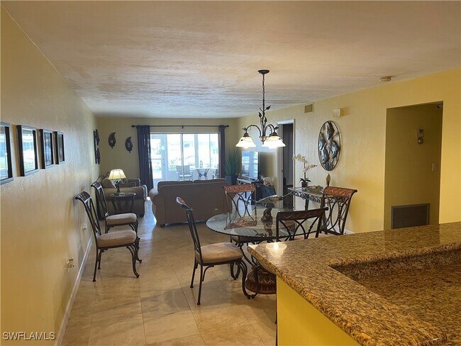 Building Photo - 1730 Sandy Cir