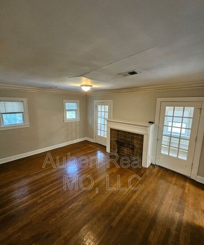 Primary Photo - 5400 Harrison St