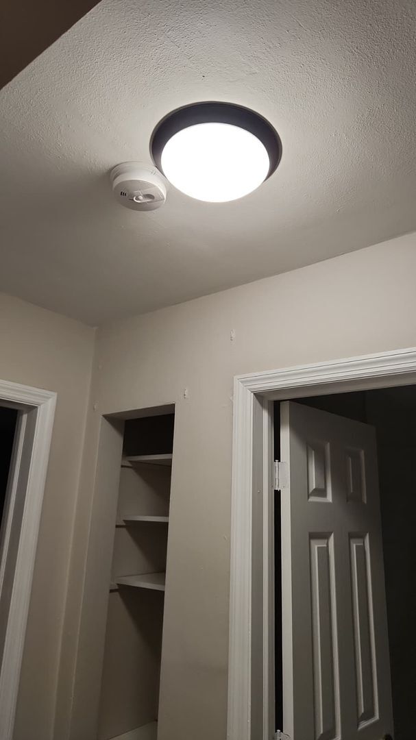 Building Photo - 1104 State St