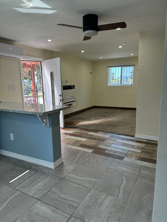 Penininsula with living room view to outside front yard - 1178 Tiegen Dr