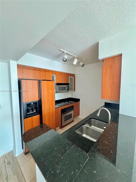Building Photo - 325 S Biscayne Blvd