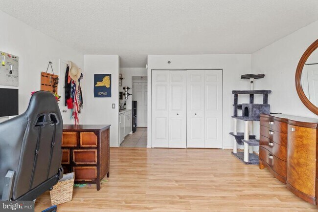 Building Photo - 2001 Hamilton St